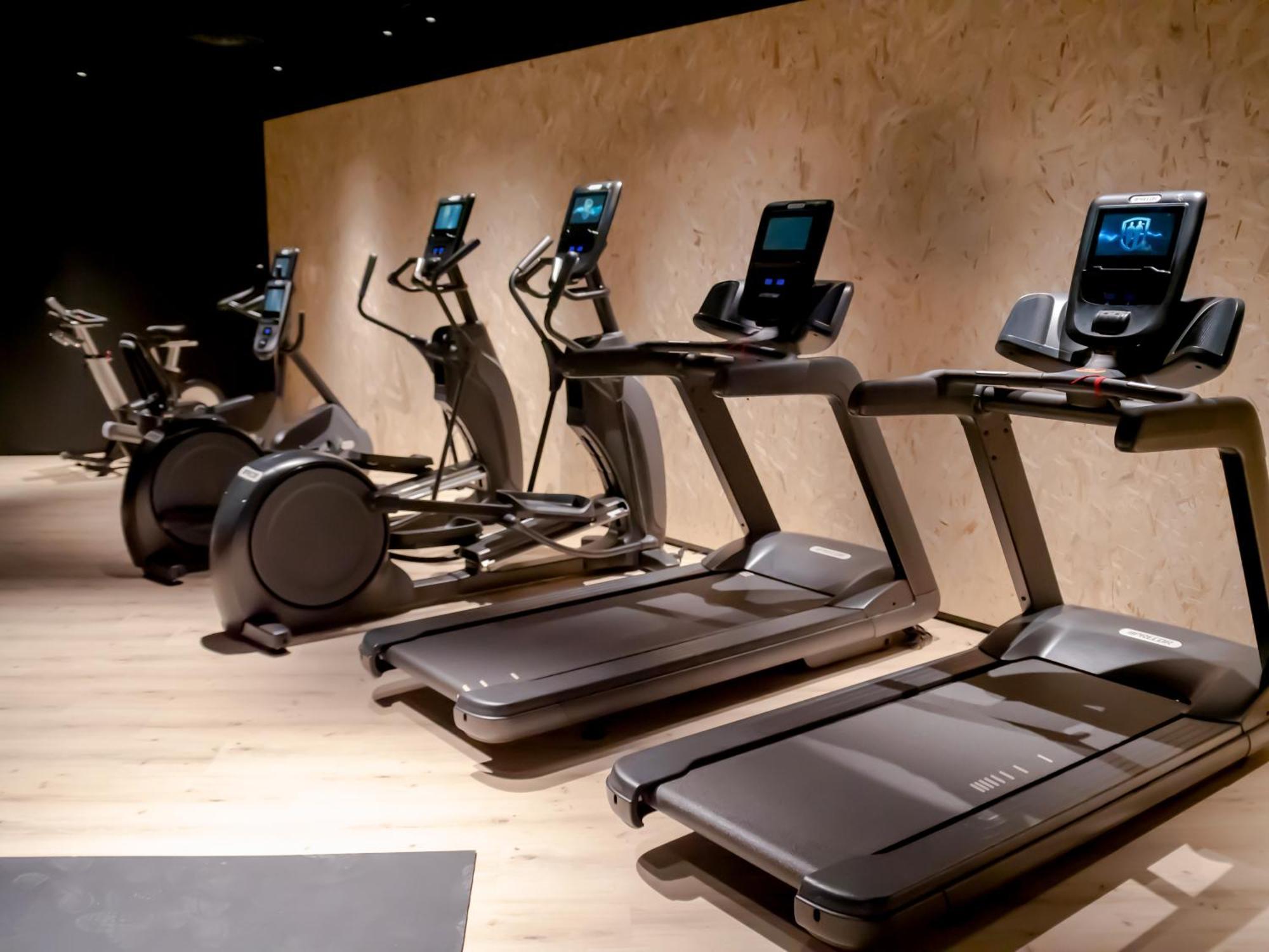 Hotel Princesa Parc Excellence Arinsal Exteriér fotografie A selection of cardio machines